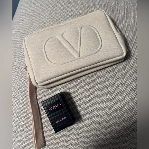 Brand New Authentic Valentino Cream Cosmetic Bag - Picture 1 of 8